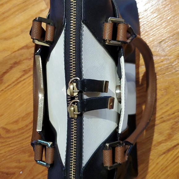 Calvin Klein bag, black/ivory/gold. Great condition, see pics, lots of pockets - Picture 3 of 15